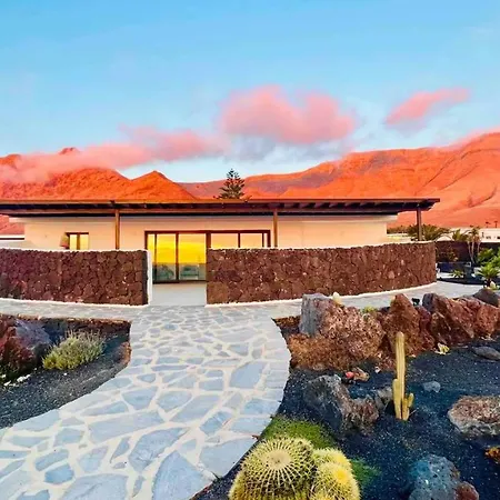 Casa Marina 4-bed With Pool In Famara