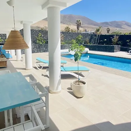 Casa Marina 4-bed With Pool In Villa Famara