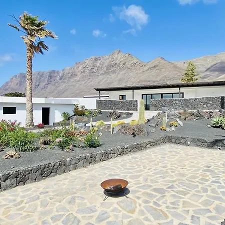 Casa Marina 4-bed With Pool In Villa Famara